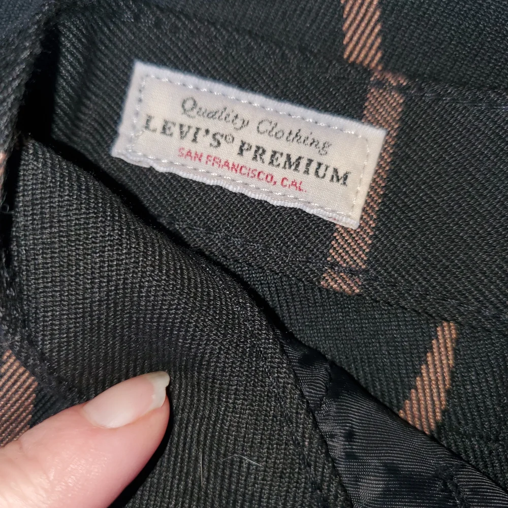 Women's Levi's Premium Black and Brown Checkered Math Club Flare Pants 28 - Picture 2 of 6